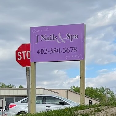 J Nails & Spa 68788