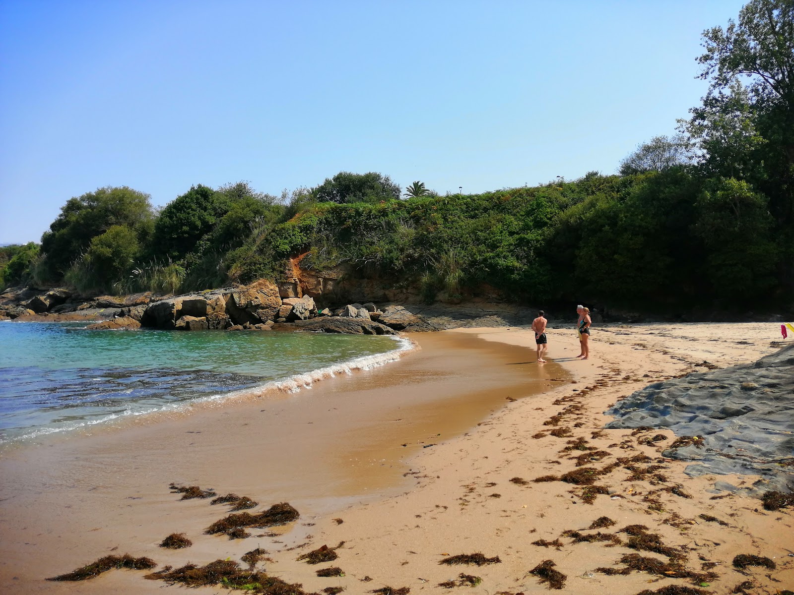 Foto di Praia de Portelo con una superficie del sabbia beige
