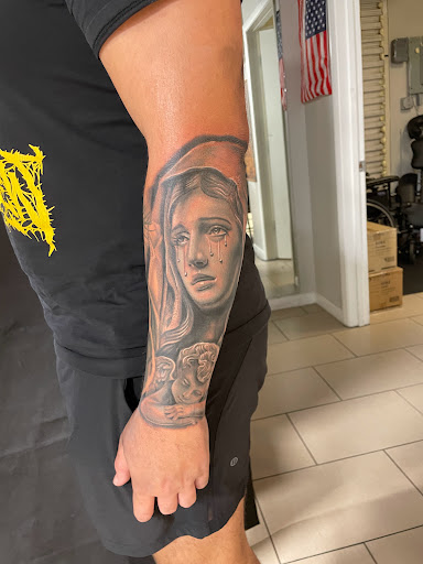 Explore hand poke tattoo ideas, creative tattoo ideas in Sarasota, available at SEVEN SINS Tattoo Studio