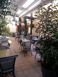 Atmosphère du Restaurant Le Saladier à Villefranche-sur-Saône - n°17