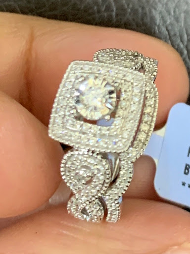 Jewelry Store «Unclaimed Diamonds», reviews and photos, 113 S 8th St, Philadelphia, PA 19106, USA