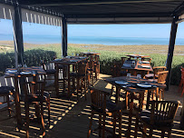 Atmosphère du Restaurant La Cabane Oceane : Nº9 Le Bar à Huîtres et La Boutique à La Flotte - n°13