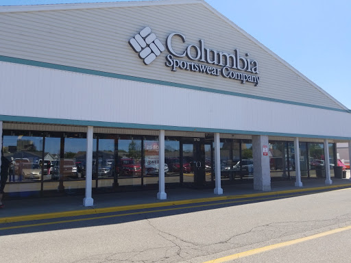 Sportswear Store «Columbia Sportswear Outlet Store at Lighthouse Place Premium Outlets», reviews and photos, 1710 Lighthouse Pl, Michigan City, IN 46360, USA