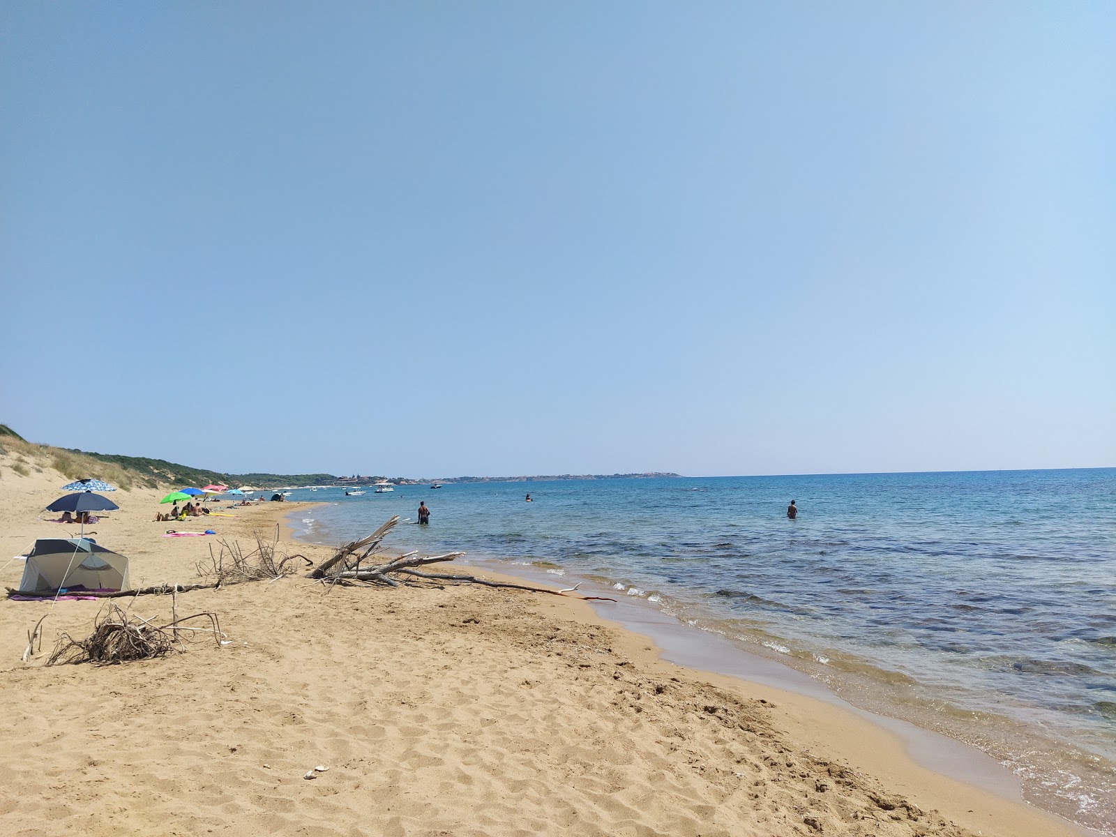 Foto av Spiaggia dei Gigli med lång rak strand