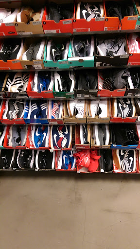 Shoe Store «WSS», reviews and photos, 201 Pacific Coast Hwy, Wilmington, CA 90744, USA