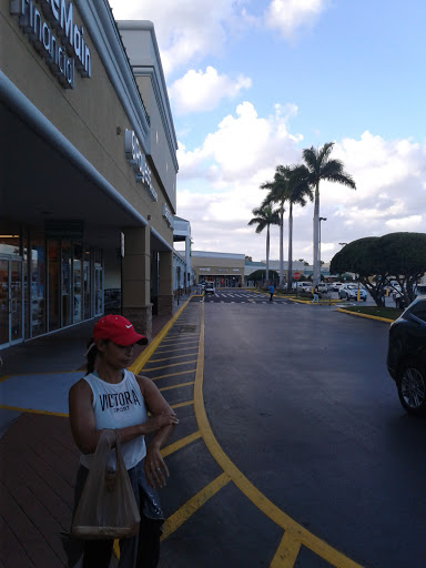 Department Store «Marshalls», reviews and photos, 500 N University Dr, Pembroke Pines, FL 33024, USA