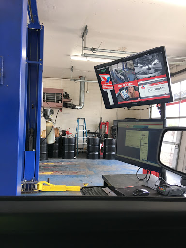 Oil Change Service «Valvoline Instant Oil Change», reviews and photos, 14652 US-25, Corbin, KY 40701, USA