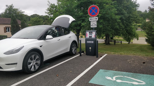 Borne de recharge de véhicules électriques SDE Dordogne Charging Station Saint-Avit-de-Vialard
