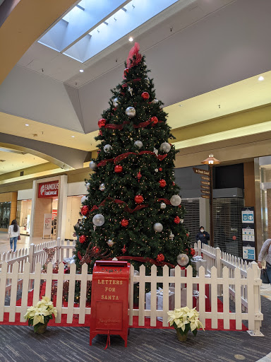 Shoe Store «Famous Footwear», reviews and photos, 831 Lancaster Dr NE, Salem, OR 97301, USA