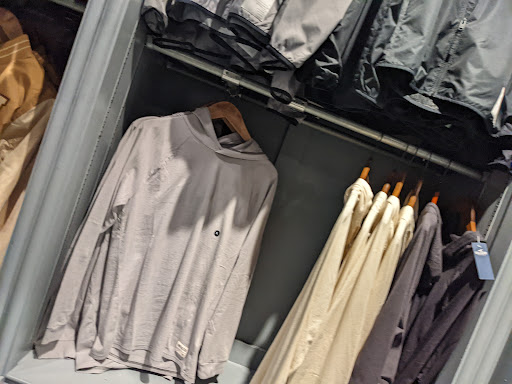 Clothing Store «Hollister Co.», reviews and photos, 9777 SW Washington Square Rd, Tigard, OR 97223, USA