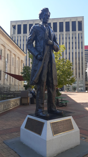 Lincoln Statue