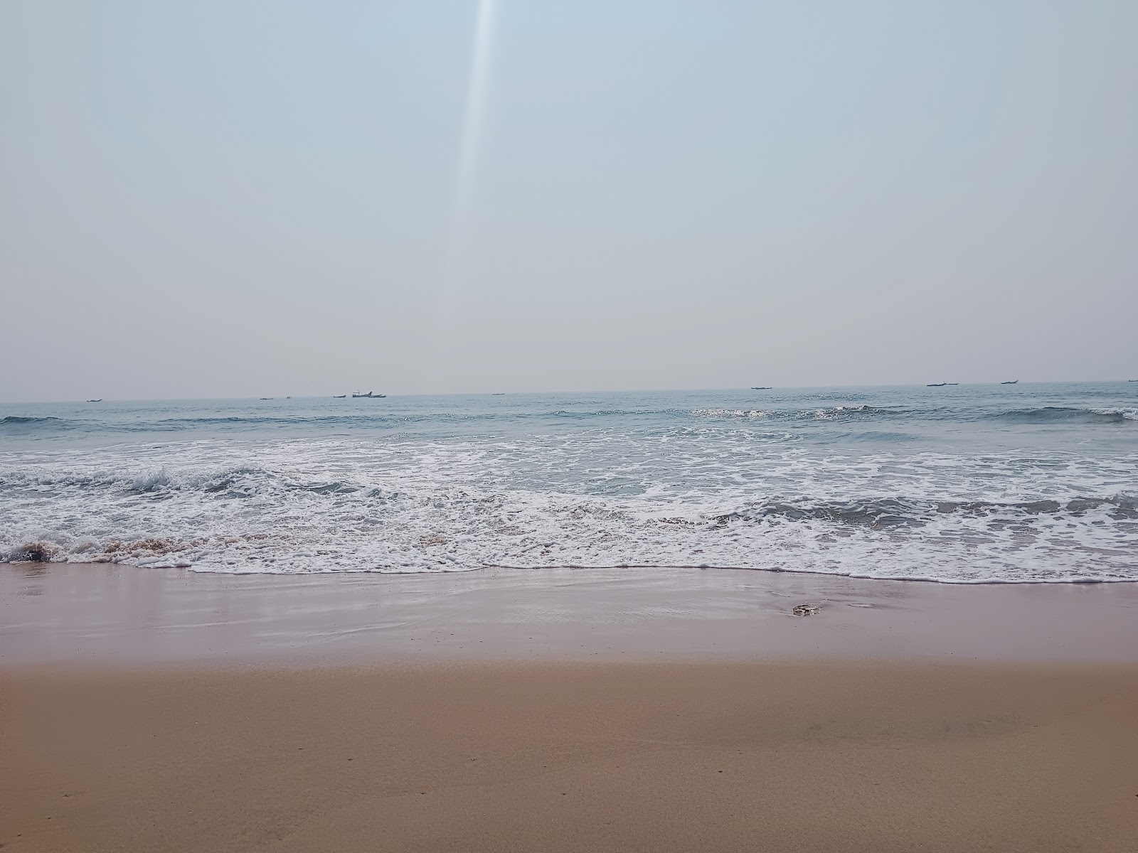 D.Matsyalesam Beach'in fotoğrafı - rahatlamayı sevenler arasında popüler bir yer
