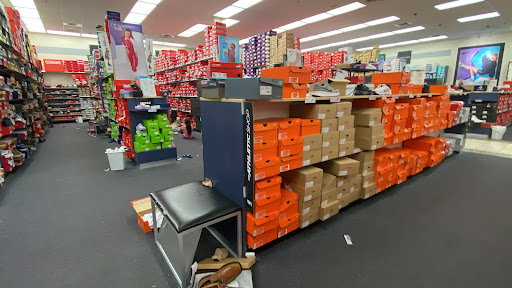Shoe Store «Rack Room Shoes», reviews and photos, 18700 Limestone Commercial Dr, Pflugerville, TX 78660, USA