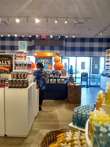 Outlet Mall «Tanger Outlet Riverhead», reviews and photos, 200 Tanger Mall Dr, Riverhead, NY 11901, USA