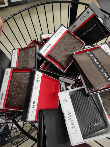 Clothing Store «K&G Fashion Superstore», reviews and photos, 5425 Xerxes Ave N, Brooklyn Center, MN 55430, USA