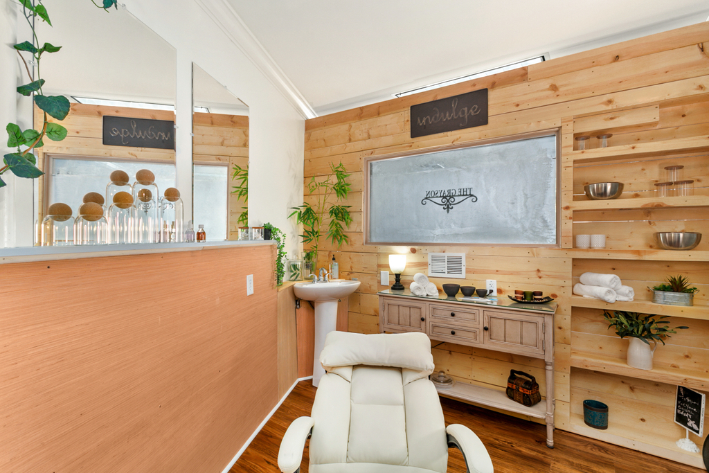 The Grayson Salon & Spa 98272