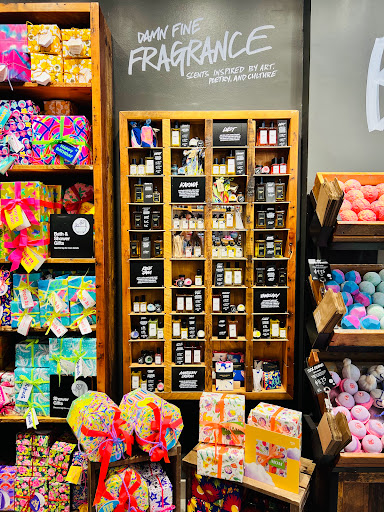 Cosmetics Store «LUSH Fresh Handmade Cosmetics», reviews and photos, 3966 Westheimer Rd, Houston, TX 77027, USA