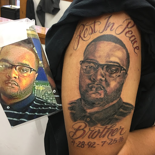 Tattoo Shop «Fine Line Tattoo», reviews and photos, 1915 SW Gage Blvd, Topeka, KS 66604, USA