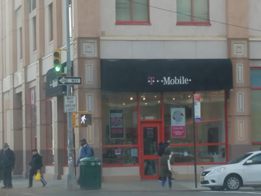 Cell Phone Store «T-Mobile», reviews and photos, 3202 Queens Blvd, Long Island City, NY 11101, USA