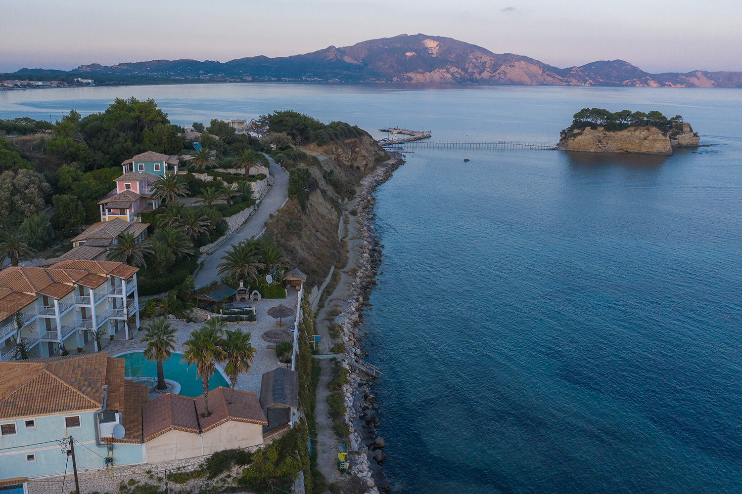Foto af Agios Sostis beach - populært sted blandt afslapningskendere