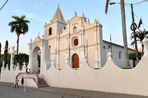 Iglesia Catolica Basílica y Santuario Nacional de la Inmaculada Concepción De María, Virgen del trono patrona de Nicaragua image