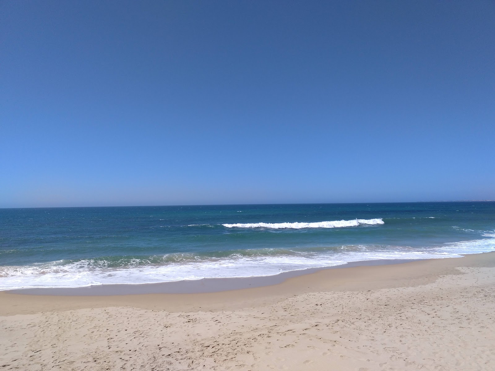 Foto von Praia da Areia Branca - beliebter Ort unter Entspannungskennern