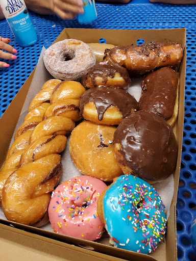 Donut Shop «Rolling Pin Donuts», reviews and photos, 2153 Las Posas Rd, Camarillo, CA 93010, USA