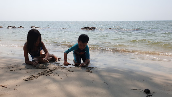 Suvarn Gleaw Thong Beach
