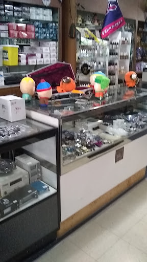 Tobacco Shop «The Glass House», reviews and photos, 536 W Tuscarawas Ave, Barberton, OH 44203, USA