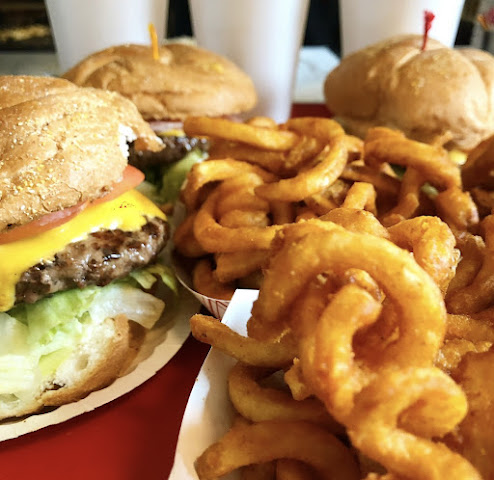 Dilly's at Centre Bridge by null