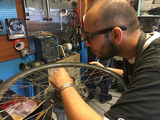 Bicycle Store «2 Bici Bicycle Shop», reviews and photos, 8695 Archer Ave, Willow Springs, IL 60480, USA