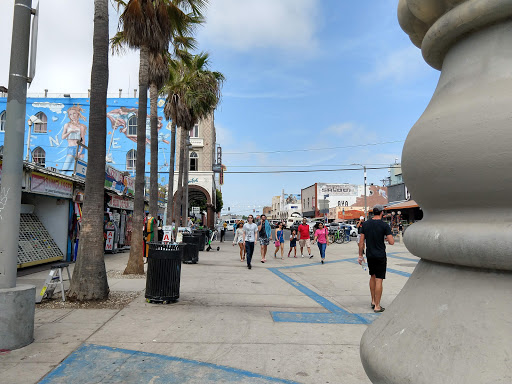 Book Store «Small World Books», reviews and photos, 1407 Ocean Front Walk, Venice, CA 90291, USA