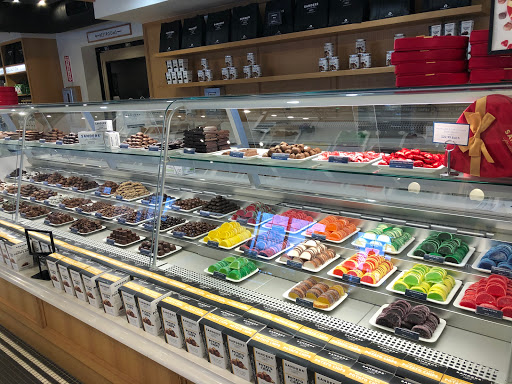 Ice Cream Shop «Sanders Chocolate & Ice Cream Shoppes (Factory Outlet)», reviews and photos, 31075 Harper Ave, St Clair Shores, MI 48082, USA