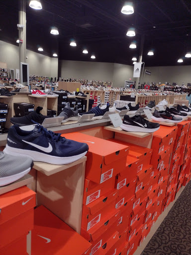 Shoe Store «DSW Designer Shoe Warehouse», reviews and photos, 2100 Park Manor Blvd, Pittsburgh, PA 15205, USA