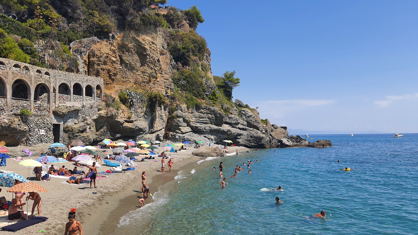 L'Ultima Spiaggia'in fotoğrafı geniş plaj ile birlikte