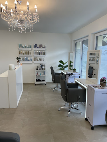 Divine Feminine Hair& Makeup Salon - Friseursalon