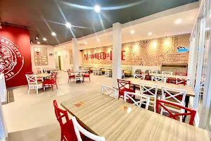 Pizza Hut Pancing Medan image