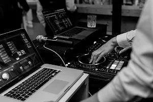 Ottjes Music - Professionelle DJs für moderne Hochzeiten und Events 🤍 image