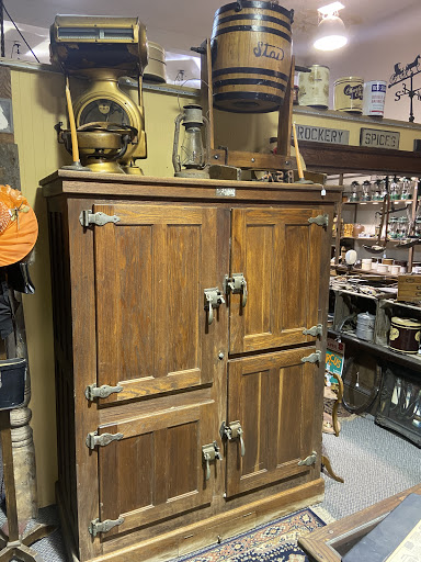 Thrift Store «Pocket Change Thrift, Antiques, and re-purpose store», reviews and photos, 1300 E State St, Alliance, OH 44601, USA