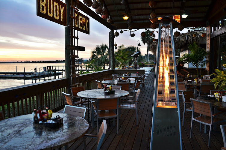 Grills Riverside Seafood Deck & Tiki Bar