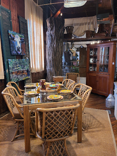 Antique Furniture Store «Hip and Humble», reviews and photos, 401 E Main St, Berryville, VA 22611, USA