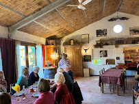 Atmosphère du Restaurant de spécialités du sud-ouest de la France Manade Gilbert Arnaud à Saintes-Maries-de-la-Mer - n°4