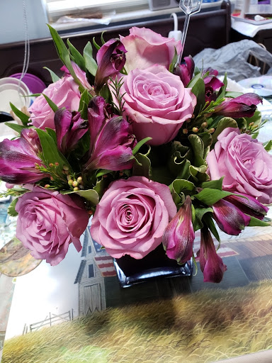 Florist «Elite Floral & Gift Shoppe», reviews and photos, 504 N Alafaya Trail #109, Orlando, FL 32828, USA