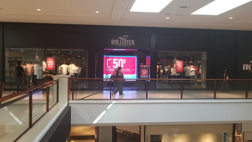 Hollister Co., 19575 Biscayne Blvd #1335, Aventura, FL 33180, USA, 