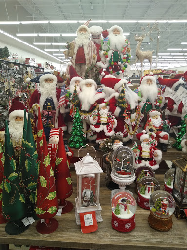 Home Goods Store «Tuesday Morning», reviews and photos, 2648 Tamiami Trail E, Naples, FL 34112, USA