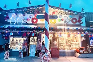 Nisswa Totem Pole Boutique Marketplace image