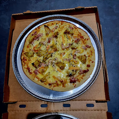 Le kiosque à pizza à Rochefort