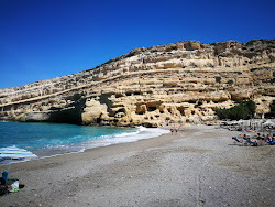 Photo de Plage de Matala partiellement zone de villégiature