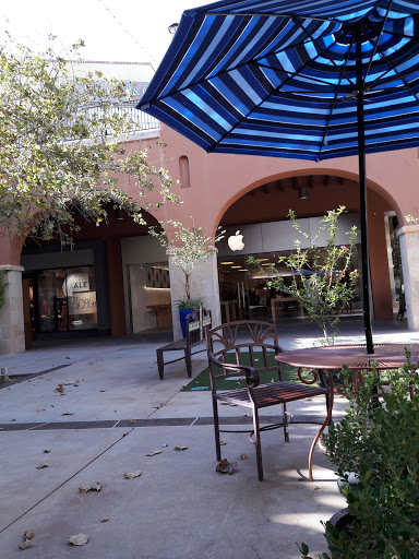 Computer Store «Apple La Encantada», reviews and photos, 2905 E Skyline Dr, Tucson, AZ 85718, USA