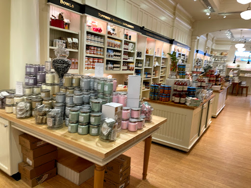 Shopping Mall «The Promenade Shops at Evergreen Walk», reviews and photos, 501 Evergreen Way #503, South Windsor, CT 06074, USA